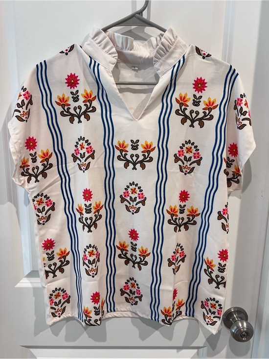 Tops - Floral Print V-Neck Blouse Size Large